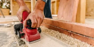 سندینگ | فرآیند صیقل‌کاری و پرداخت سطوح در صنعت چوب و فلز